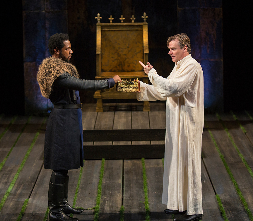 (from left) Tory Kittles as Henry Bolingbroke and Robert Sean Leonard as King Richard II in King Richard II, by William Shakespeare, directed by Erica Schmidt, running June 11 - July 15, 2017. Photo by Jim Cox.