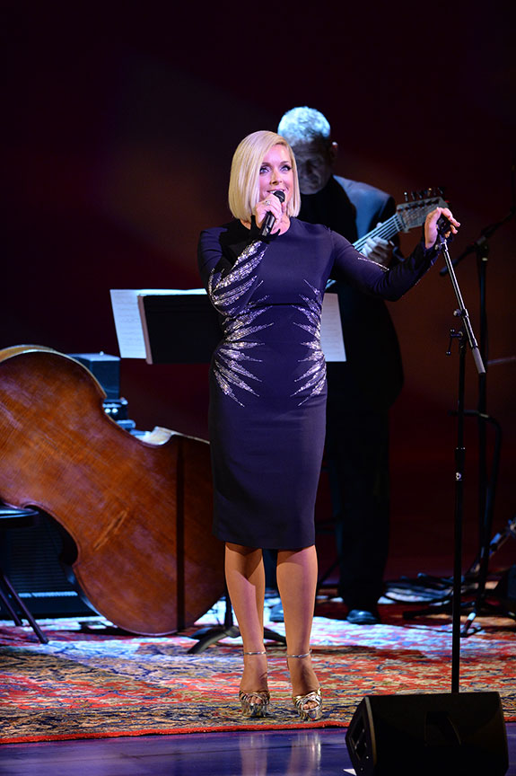 Performer Jane Krakowski. Photo by Douglas Gates. 