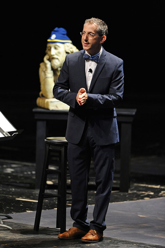 The Old Globe Artistic Director Barry Edelstein leads Thinking Shakespeare Live!, 2013. Photo by Douglas Gates.